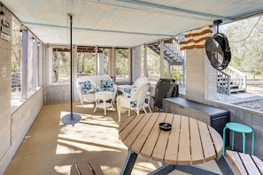 Outdoor dining - < 1 Mi From Suwannee River, Hideaway w/ Lanai (Old Town)