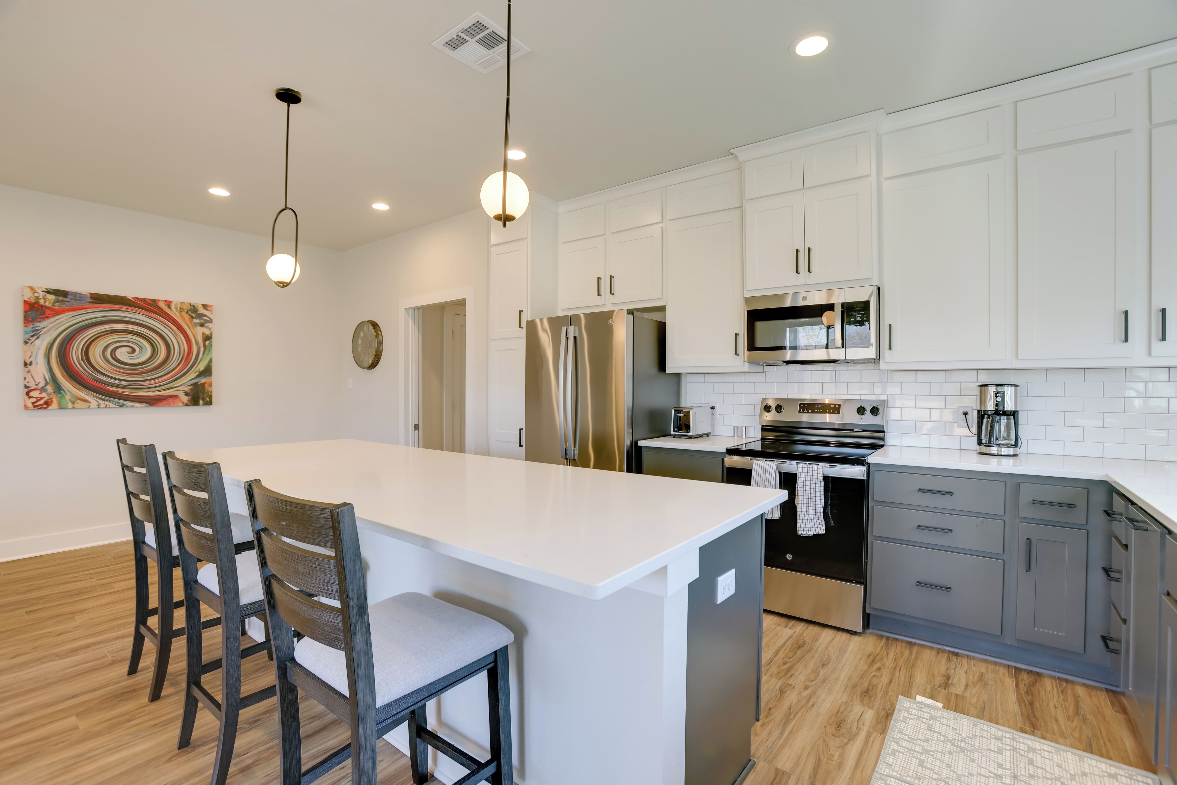 Fridge, microwave, stovetop, dishwasher