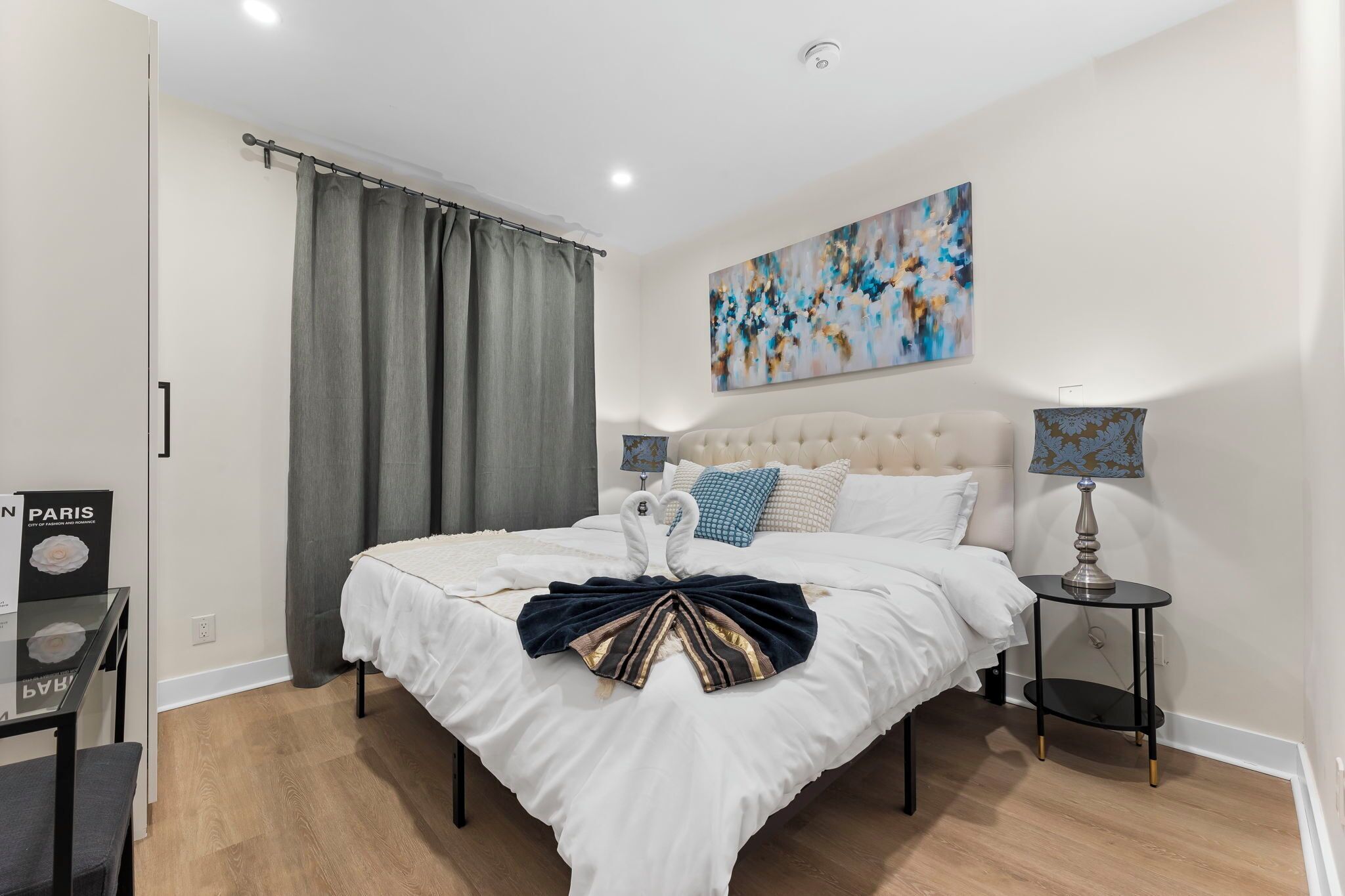 2 bedrooms, iron/ironing board, internet, bed sheets