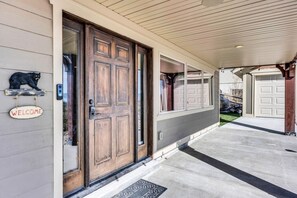 Exterior detail - Comfort, Convenience, and Room for the Whole Crew (Garden City)