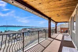 Terrace/patio - Comfort, Convenience, and Room for the Whole Crew (Garden City)