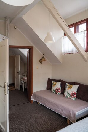 Comfort Apartment, Garden View | Blackout curtains, soundproofing, iron/ironing board, free WiFi