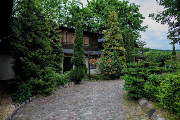 Property grounds - Młynarzowy Dworek (Gdynia)