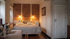 Deluxe Apartment, Garden View | Langsir/tirai gelap terus, kalis bunyi, seterika/papan seterika 