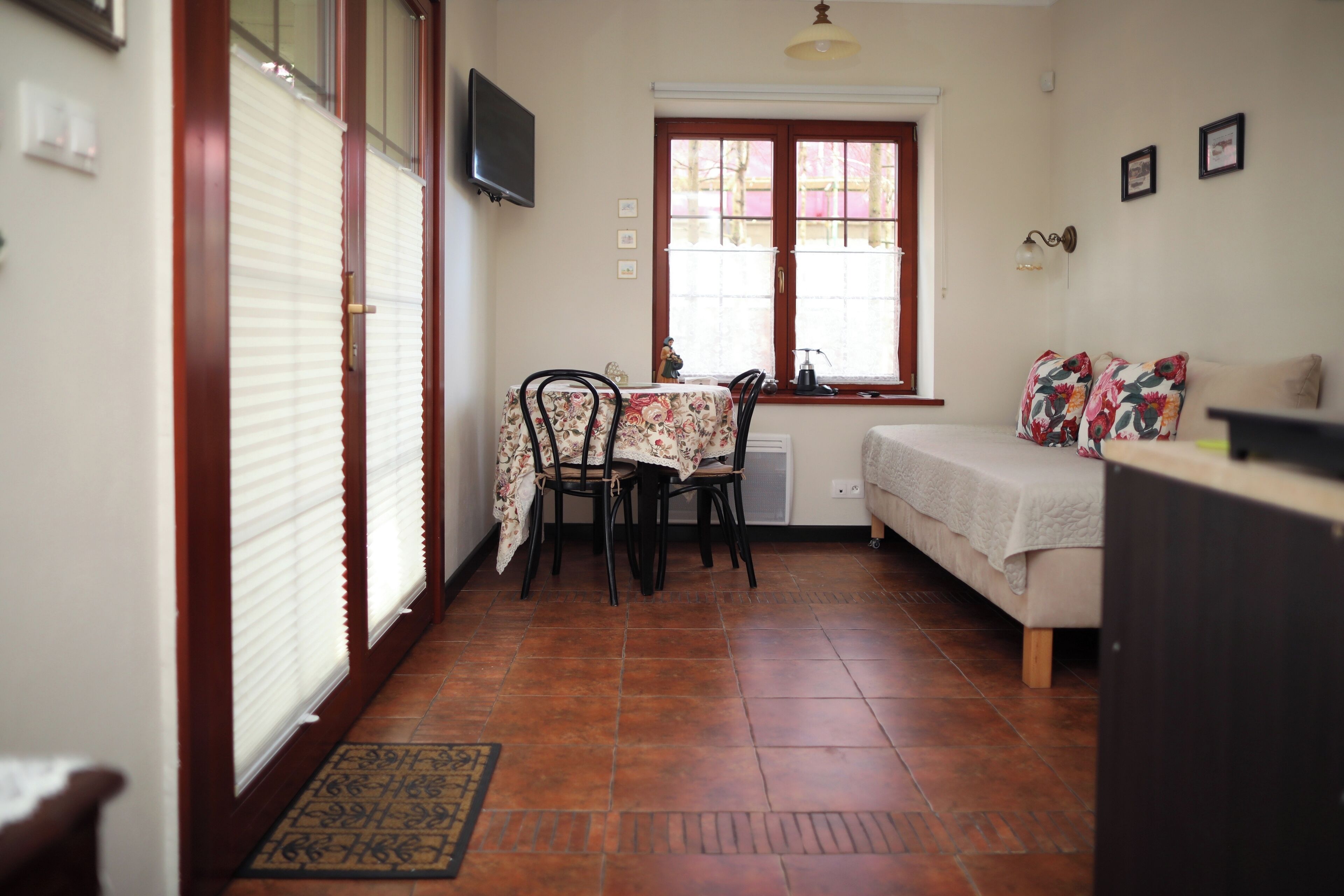 Deluxe Apartment, Garden View | Blackout drapes, soundproofing, iron/ironing board, free WiFi