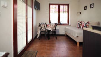 Apartamento Deluxe, vistas al jardín | Cortinas opacas y sistema de insonorización