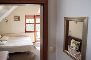 Comfort Apartment, Garden View | Private kitchenette | High chair