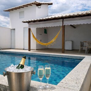 Outdoor pool - QUINTAL DE BÚZIOS
Casa com piscina, churrasqueira, 3 suítes completas com ar (Armação dos Búzios)