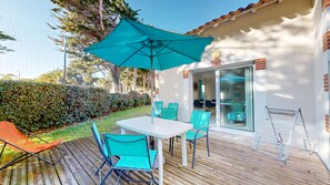 Outdoor dining - Instant Bleu (Notre-Dame-de-Monts)