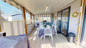 Outdoor dining - La Cabane de Besse (Saint-Hilaire-de-Riez)