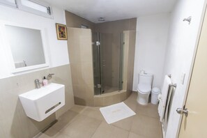 Bidet, toilet paper - Casa Cielito Lindo : Marina Las Brisas : Panoramic View of the Bay (Acapulco de Juarez)