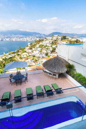 Outdoor dining - Casa Cielito Lindo : Marina Las Brisas : Panoramic View of the Bay (Acapulco de Juarez)