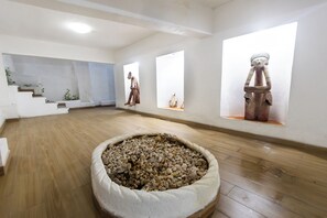 المنشأة من الداخل