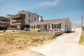 Exterior - Little Pearl- Classic OBX Cottage- Semi Oceanfront (Kill Devil Hills)