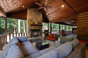 Terrace/patio - New! July 4th Getaway · Private Pool · Pickleball · Sleeps 16 · Broken Bow (Broken Bow)