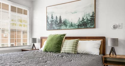 Prime Location ~ Walking Distance to Old Town Arvada - 2 bedrooms/3 beds/1 bath