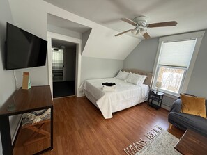 3 habitaciones, escritorio, tabla de planchar con plancha y wifi gratis 