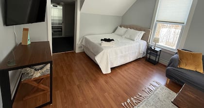 Littleton NH: Walk to Main Street Restaurants, Shops & Adventure All Year Long