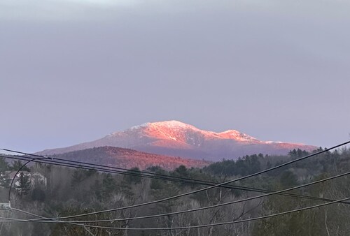 Littleton NH: Walk to Main Street Restaurants, Shops & Adventure All Year Long