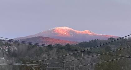 Littleton NH: Walk to Main Street Restaurants, Shops & Adventure All Year Long