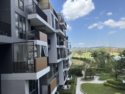 Tranquil 1-bedroom condo with AC in charming Cherngtalay Thalang