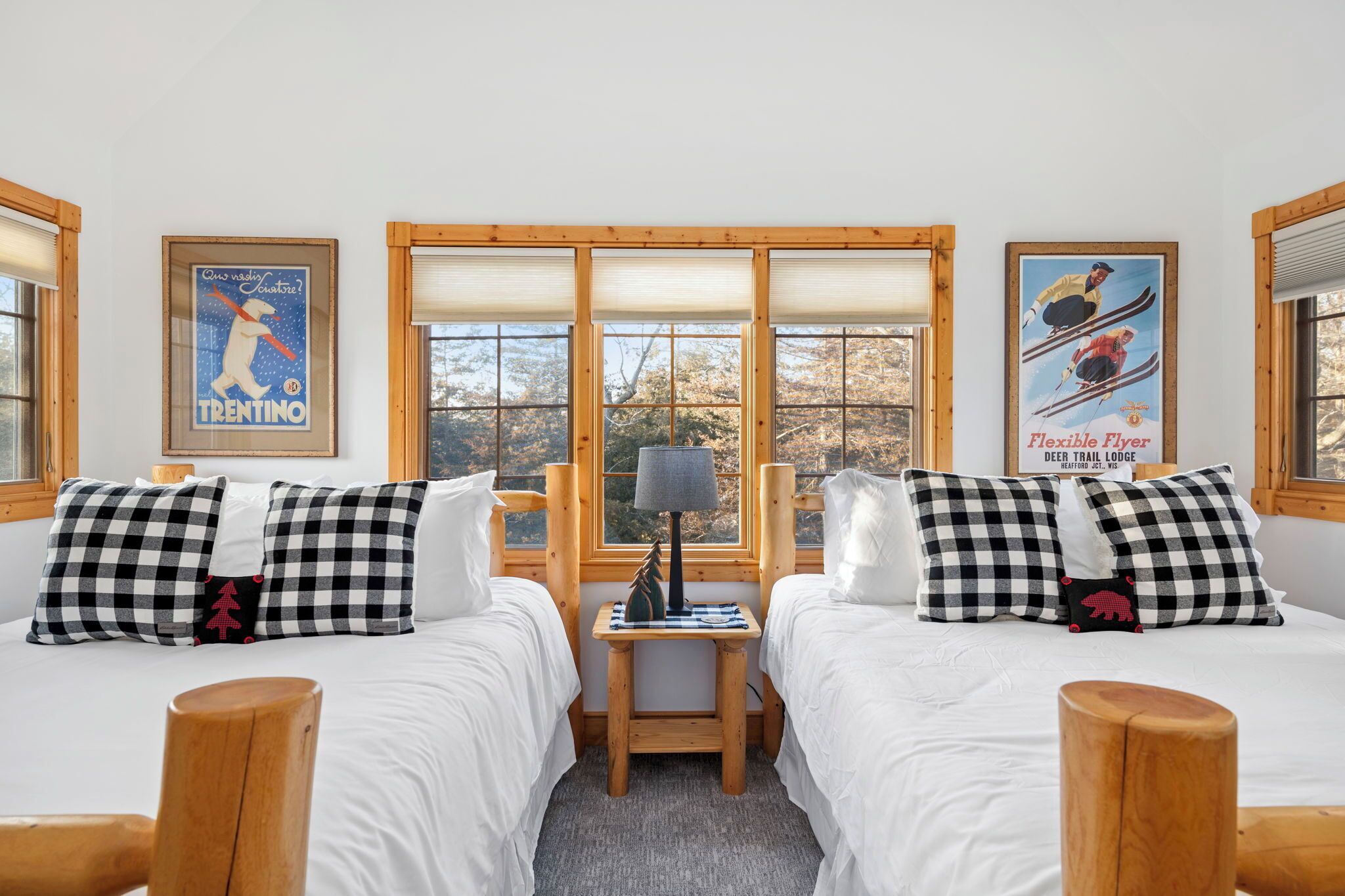 4 bedrooms, iron/ironing board, WiFi (free), bed sheets