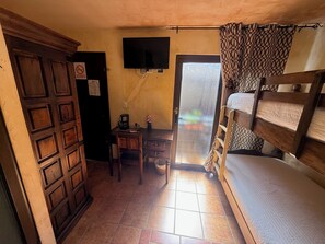 Strykjärn/strykbräda, resesäng, gratis wi-fi och sängkläder