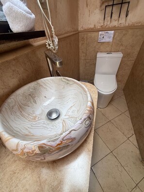 Douche, sèche-cheveux