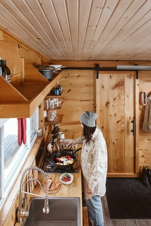 Refrigerador, placa de cocina, cafetera/tetera, tetera/pava eléctrica