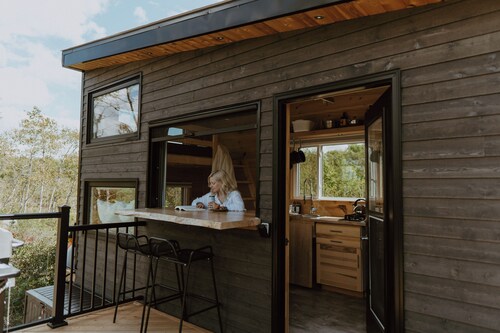 Woodrush Cabin | Charming Lakefront Tiny Cabin