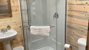 Dusche, Haartrockner, Handtücher, Seife