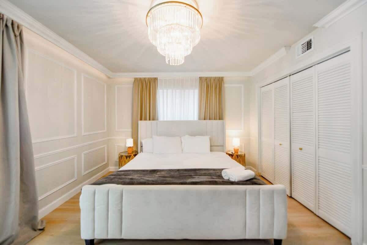 3 chambres, fer et planche à repasser, Wi-Fi, draps fournis
