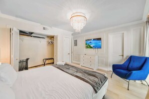3 bedrooms, iron/ironing board, WiFi, bed sheets - FIFA World Cup Pool Retreat | Near Beach & Sleeps 8 (Fort Lauderdale)