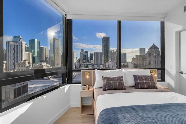 1 bedroom, iron/ironing board, WiFi, bed sheets - FIFA World Cup Condo | Free Parking & Rooftop Pool (Miami)