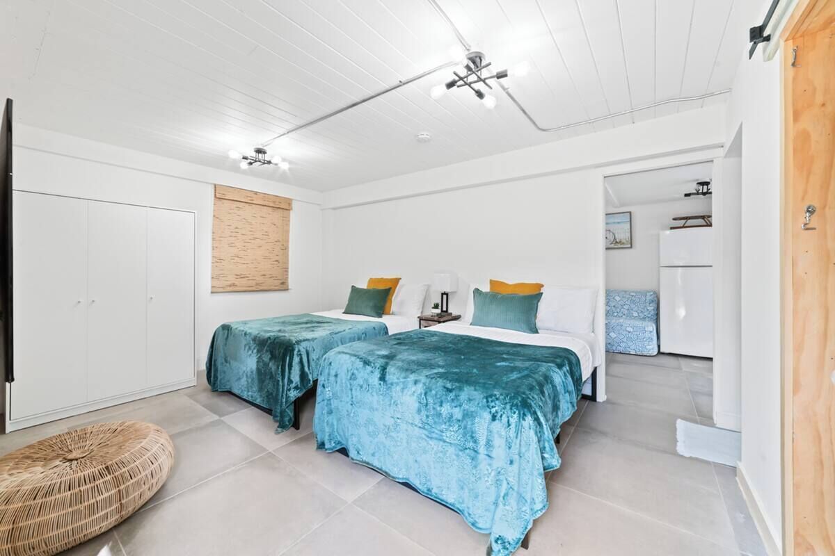 可攜式嬰兒床、Wi-Fi、床單