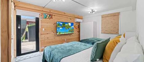 4 bedrooms, travel crib, WiFi, bed sheets