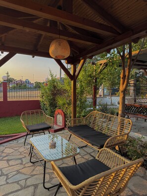 Terrace/patio - SereneHome 700m from the beach (Kallikrateia)