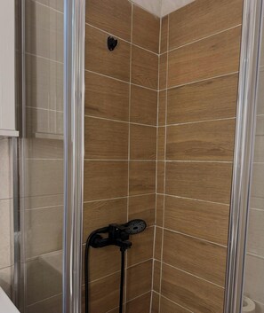Hair dryer, towels, soap, toilet paper - SereneHome 700m from the beach (Kallikrateia)