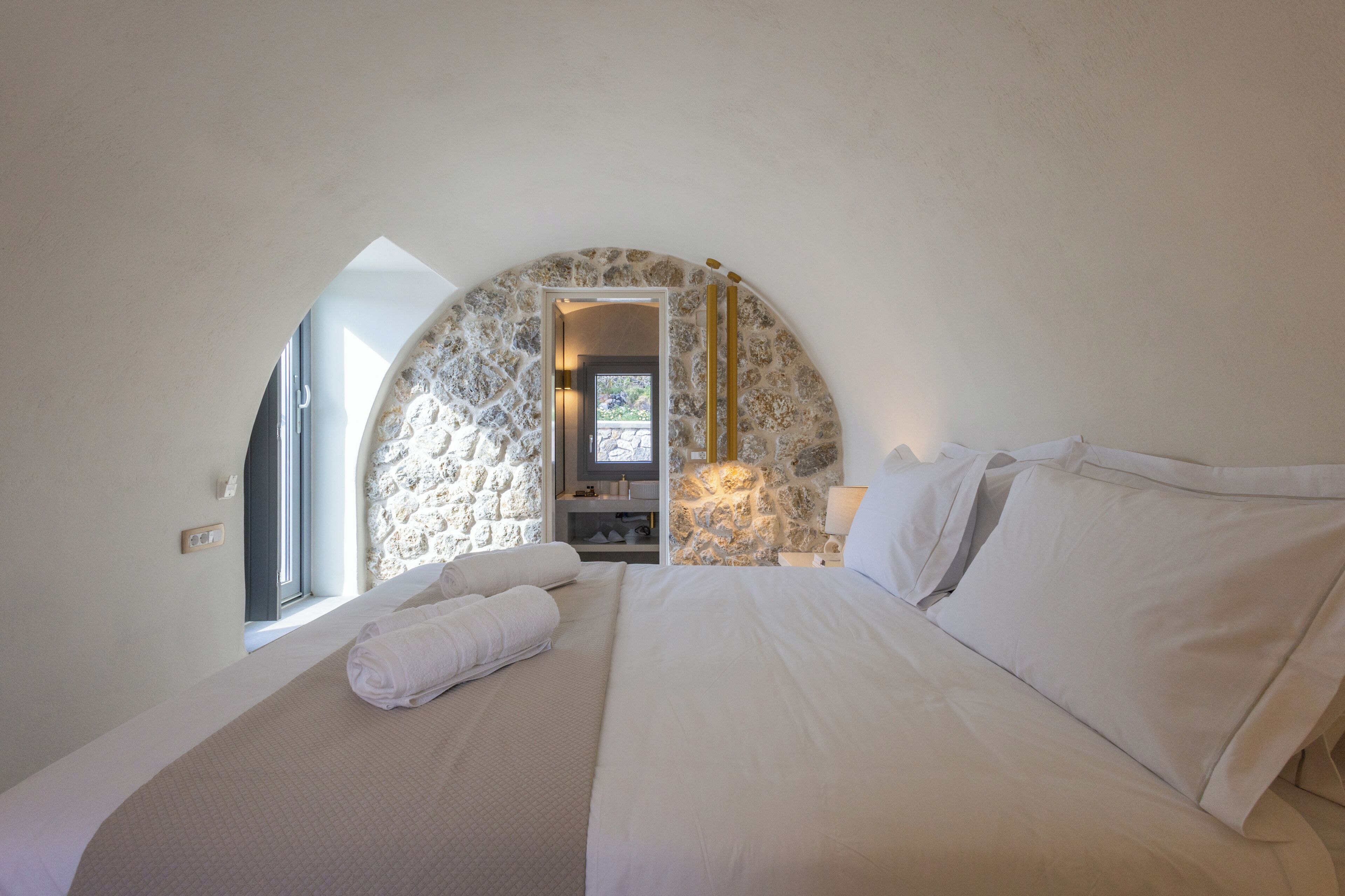Double Room, Sea View | Iron/ironing board, free WiFi