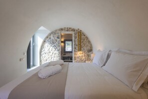 Double Room, Sea View | Iron/ironing board, free WiFi - Maiandros Suites (Karterádos)