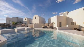 Outdoor pool, pool umbrellas, sun loungers