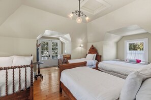 6 slaapkamers, een strijkplank/strijkijzer, reisbedje, wifi
