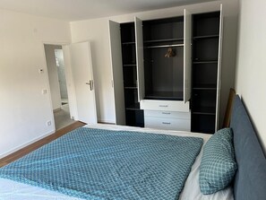 熨斗/熨衫板、Wi-Fi、床單