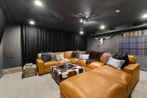 TV, fireplace, foosball, stereo - Wild, Wild West Side! Hot tub, Games, Dog Friendly (Conway)