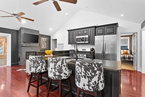 Fridge, microwave, oven, stovetop - Wild, Wild West Side! Hot tub, Games, Dog Friendly (Conway)