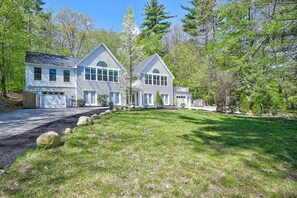 Exterior - Wild, Wild West Side! Hot tub, Games, Dog Friendly (Conway)