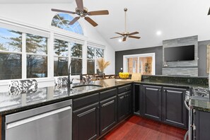 Fridge, microwave, oven, stovetop - Wild, Wild West Side! Hot tub, Games, Dog Friendly (Conway)