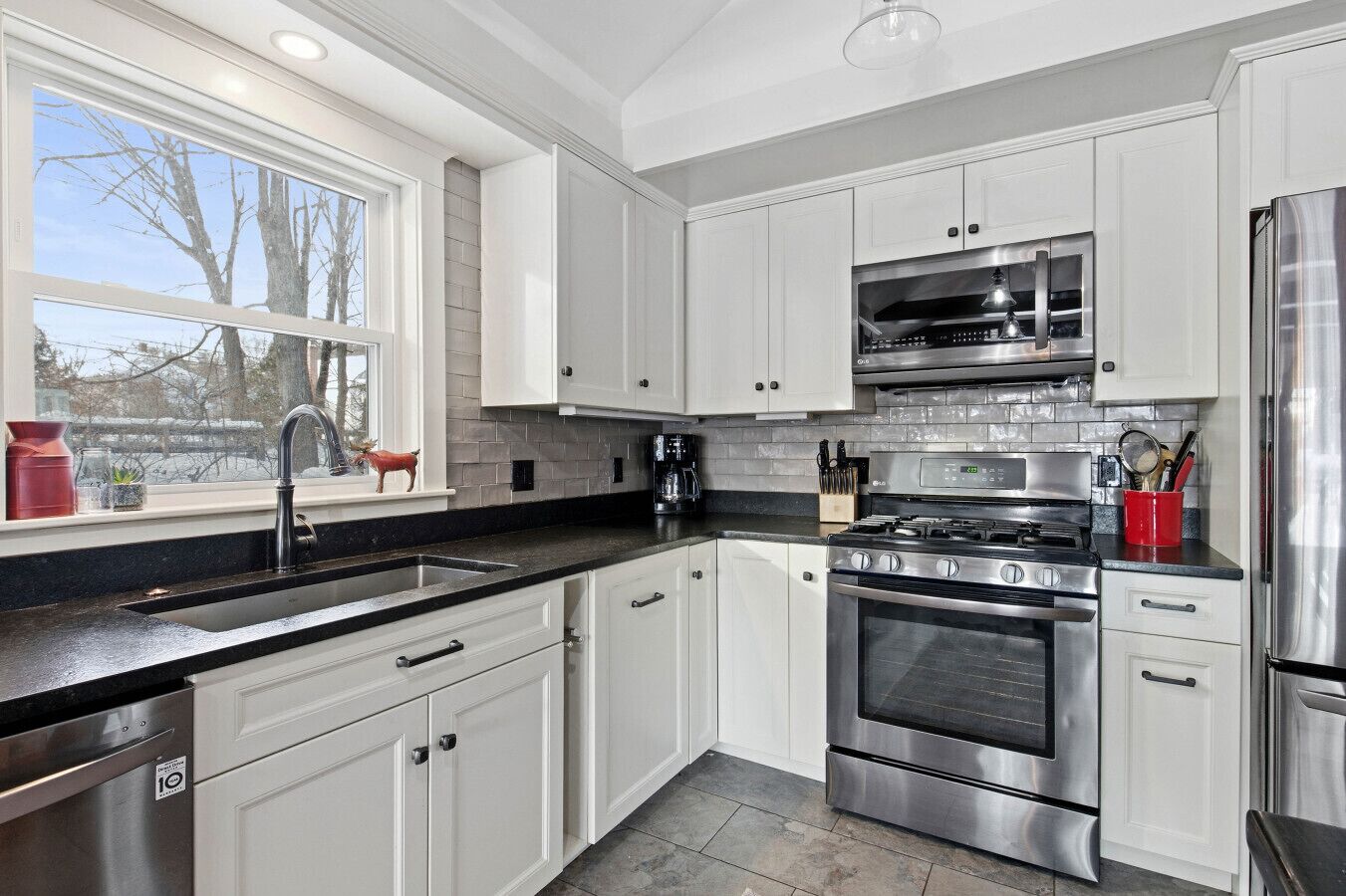 冰箱、微波炉、烤箱、炉灶