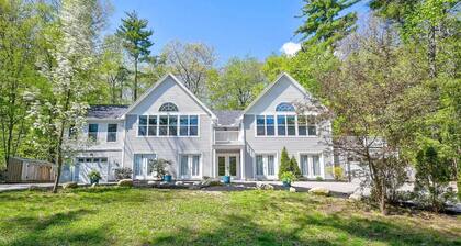 North Conway Gem | Hot Tub, Games & Fireplace