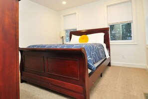 Strykejern/-brett, reiseseng for barn, wi-fi og sengetøy